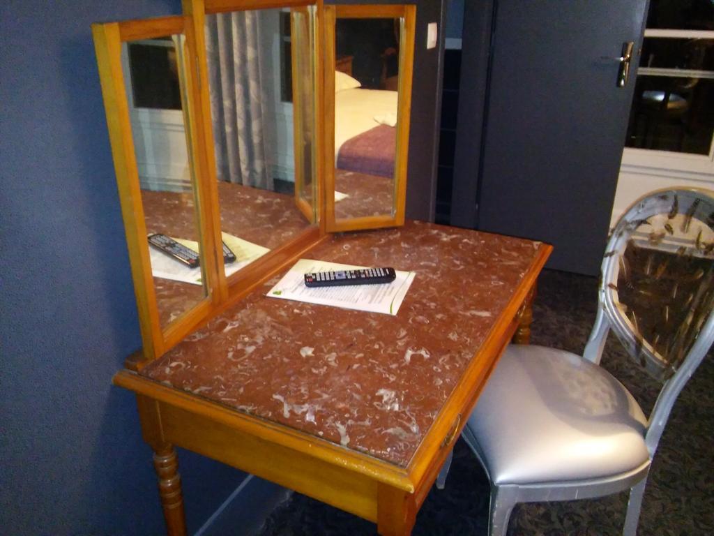Homtel Le Parc Hotel Allevard Bilik gambar